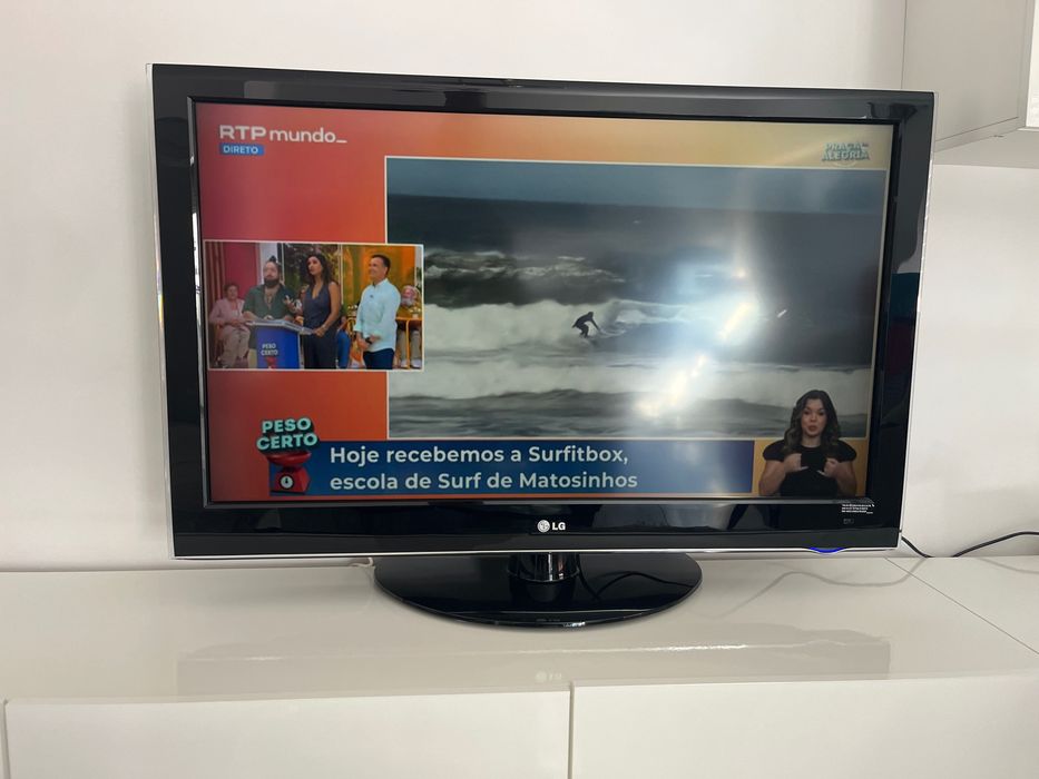 Televisão LG full HD  107 cm