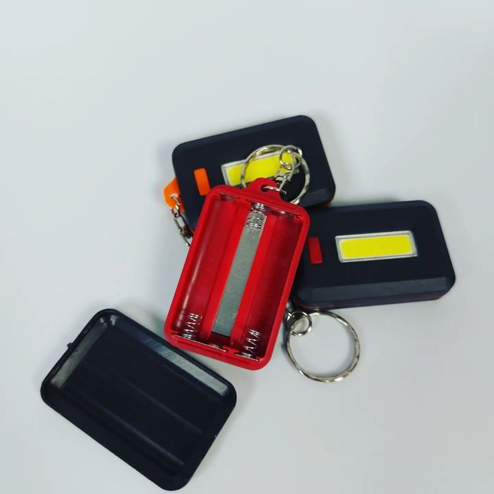 Брелок-ліхтарик MINI LED COB на 3 батарейки типу AAA