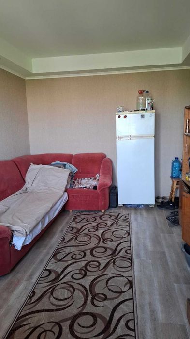 продаються 2 кімнати в 3-кімнатній квартирі,метро Лісова