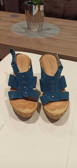 Zamszowe buty na paski Lasocki