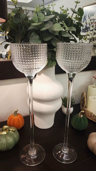 Castiçais lindíssimos em tons de branco