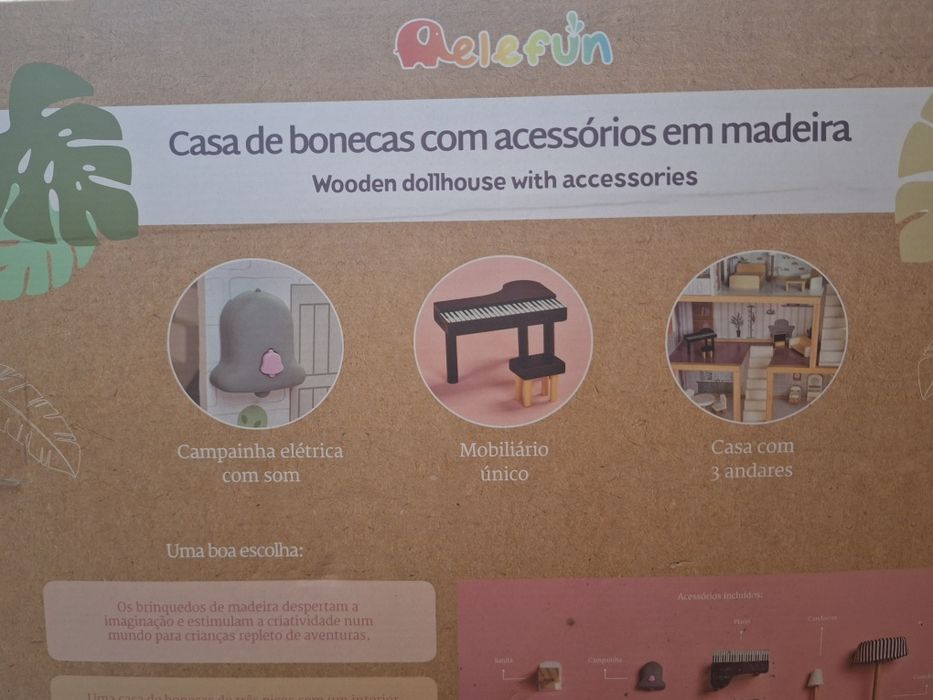 Casa de boneca em madeira