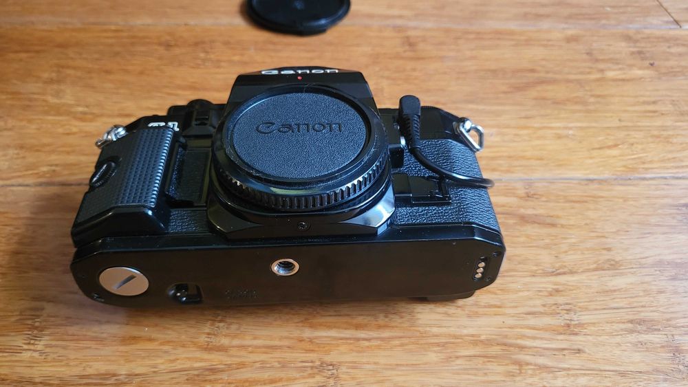 Zestaw aparat Canon A1, obiektyw, komplet konwerterów i torba