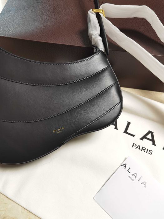 Шкіряна сумка Alaia black