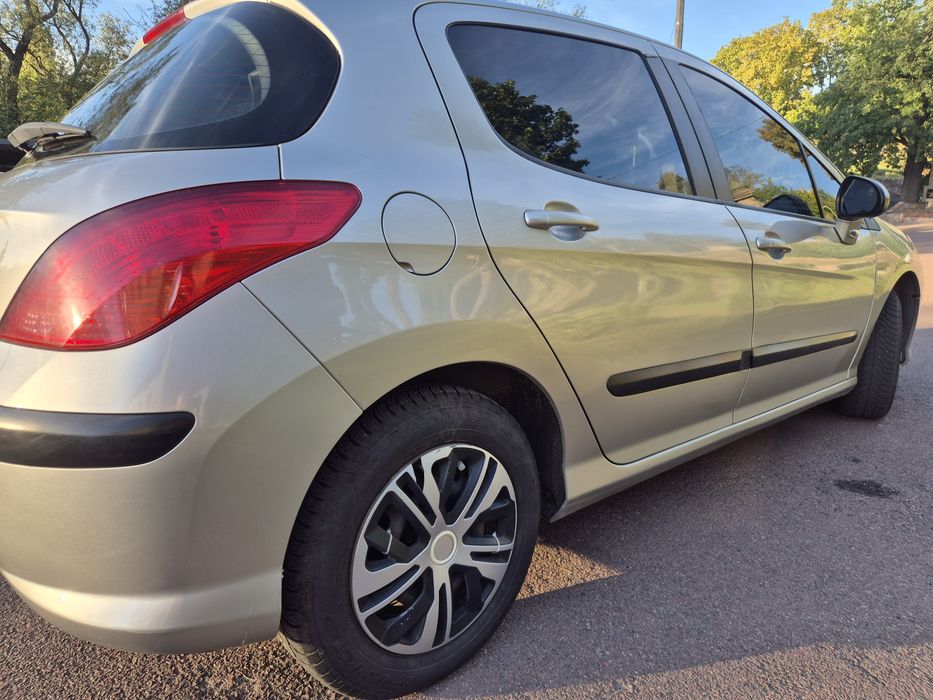 Автомобіль Peugeot 308 / 2010 року / дизель 1.6