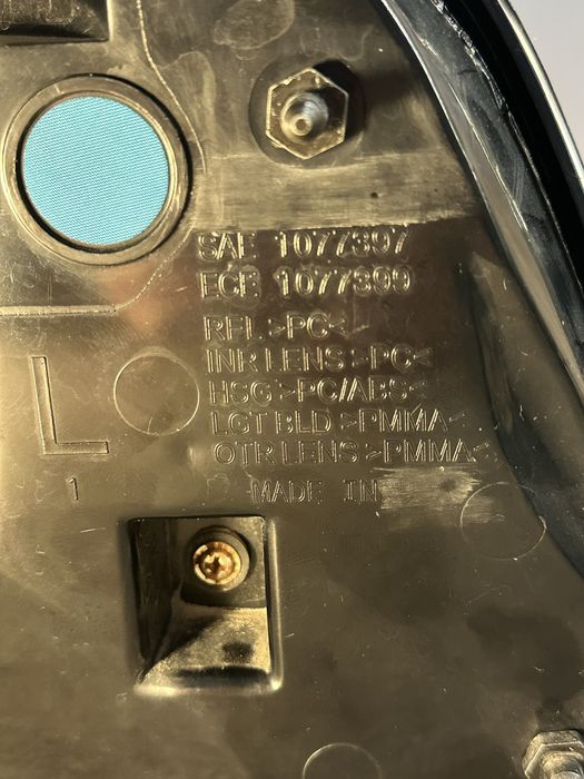 Задній ліхтар фара tesla 3