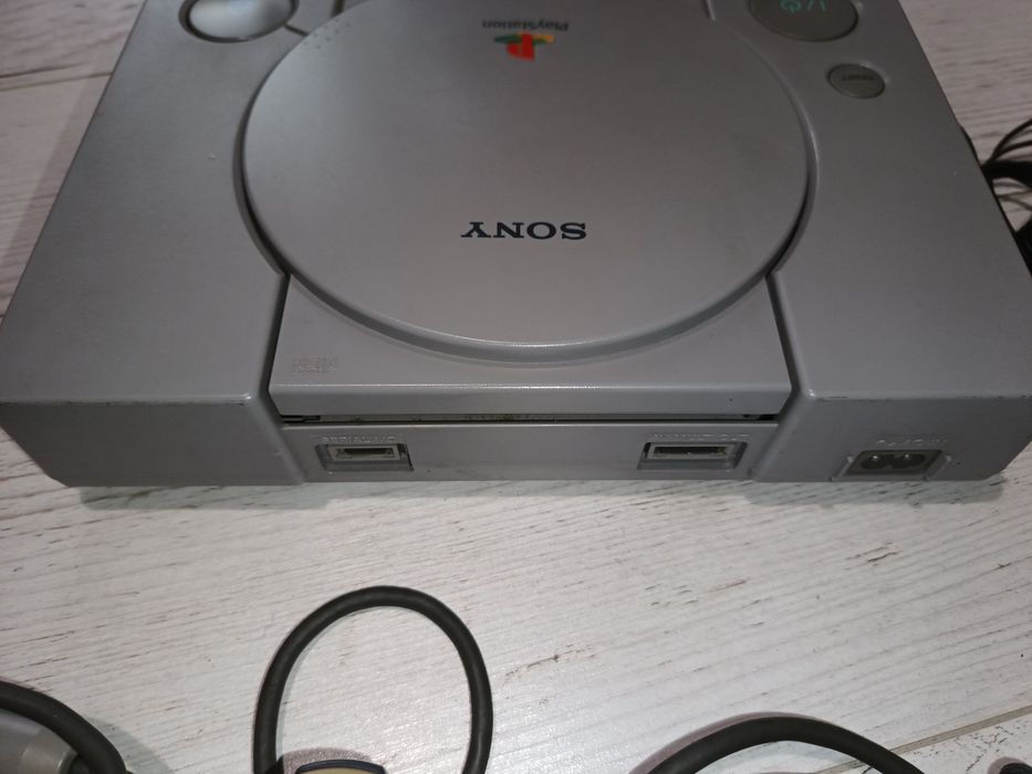 PlayStation 1 psx 9002+ 2 pady+ kabel tv