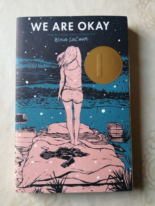Livro We Are Okay - Nina LaCour (em Inglês)