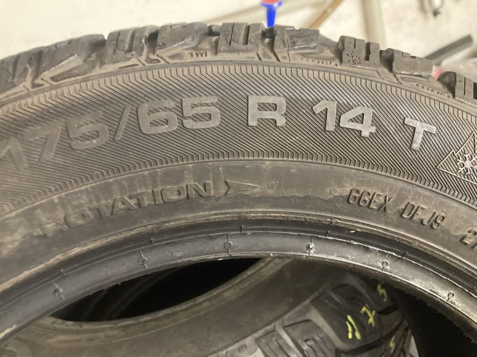 Opona 175/65/14 uniroyal