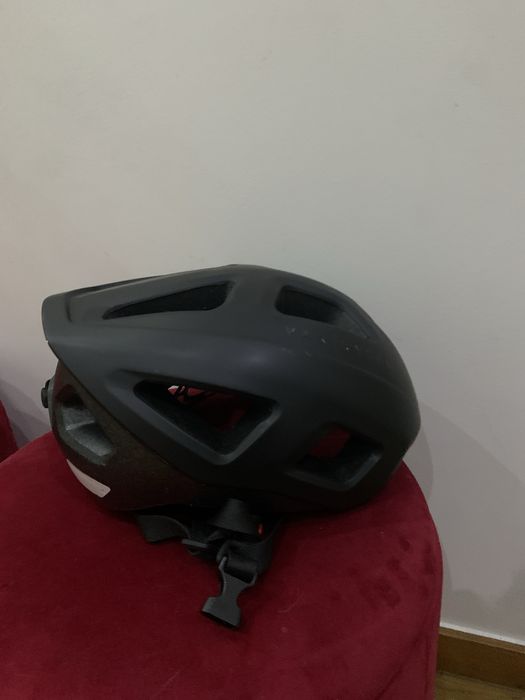 Capacete preto novo