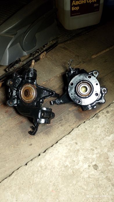 Поворотні кулаки Peugeot 405 1000грн.