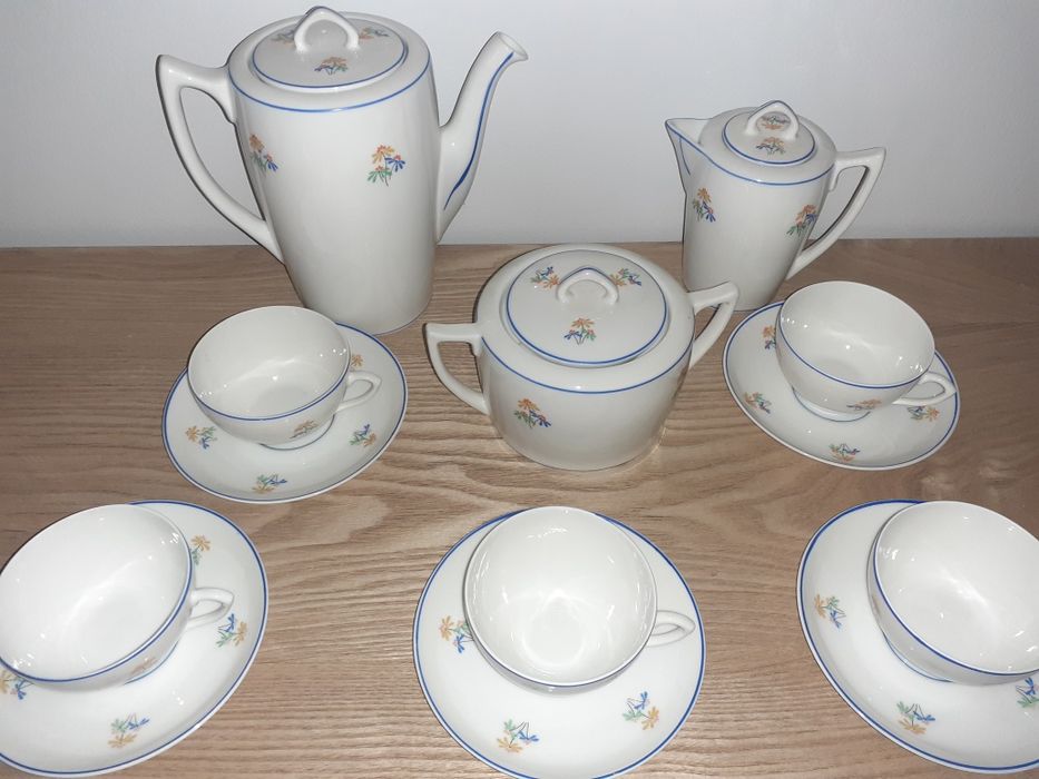 Conjunto de chá branco com flores. Vista Alegre