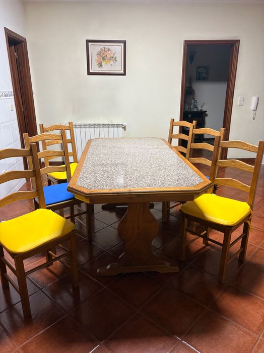 Mesa de granito e madeira + 6 cadeiras