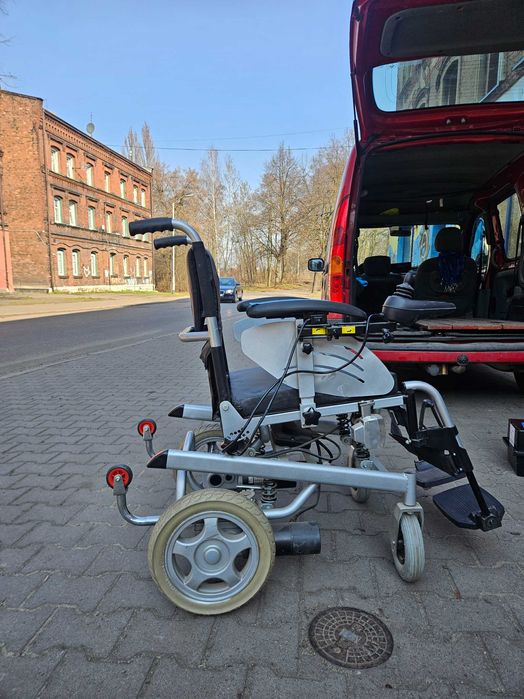 wózek inwalidzki elektryczny pokojowo drogowy z oświetleniem