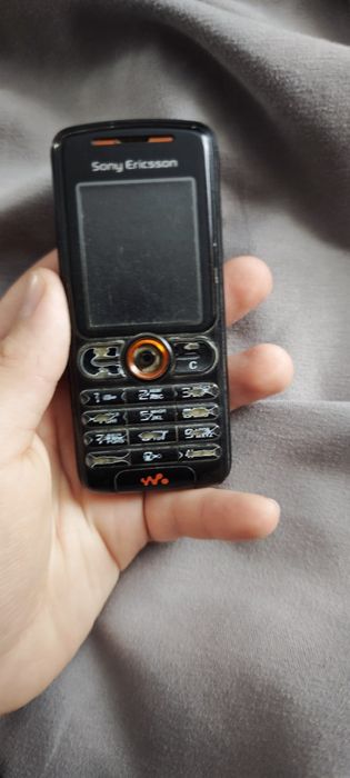 смартфон Sony Ericsson W200i.