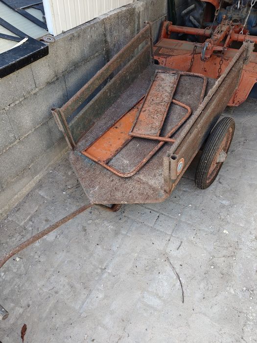 Carro de mão antigo