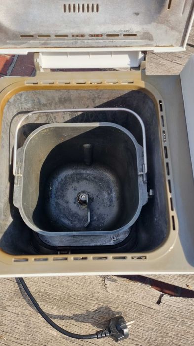 Хлібопічка LG HB-202CE