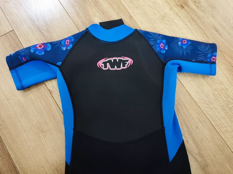 Pianka dziewczęca do sportów wodnych TWF. Na 10-11 lat