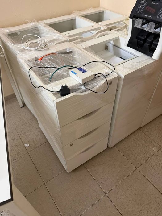 Продаємо офісні меблі