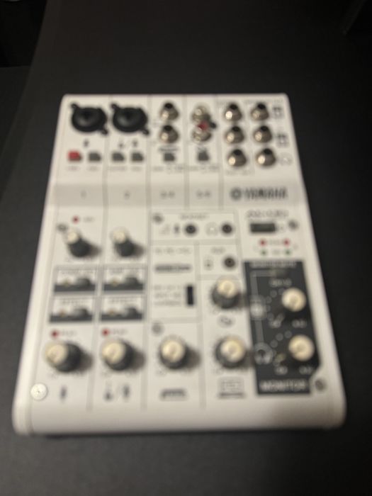 Mesa yamaha AG06 oferta de cabos
