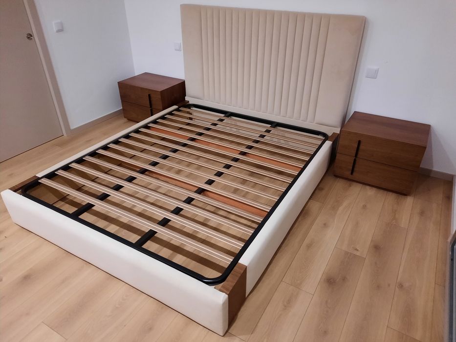 Cama Casal Estofada 200x160 + Pormenor Nogueira
