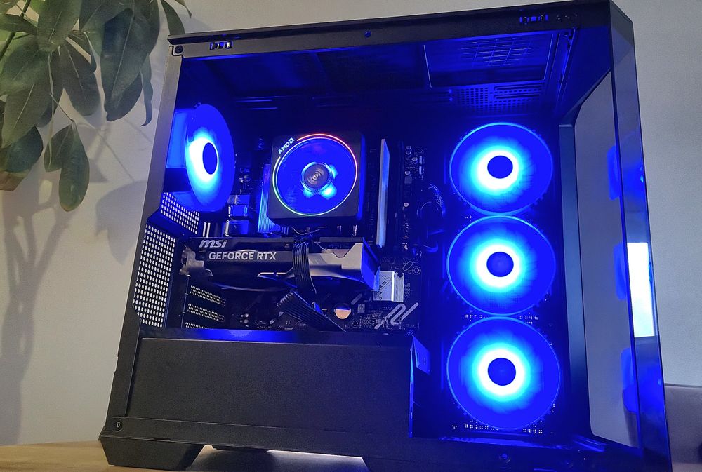 PC Gaming TOPO Ryzen 5/ RTX 5060/ 16GB/ NOVO