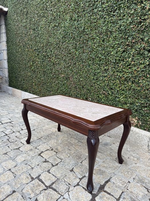 Mesa com tampo em marmore