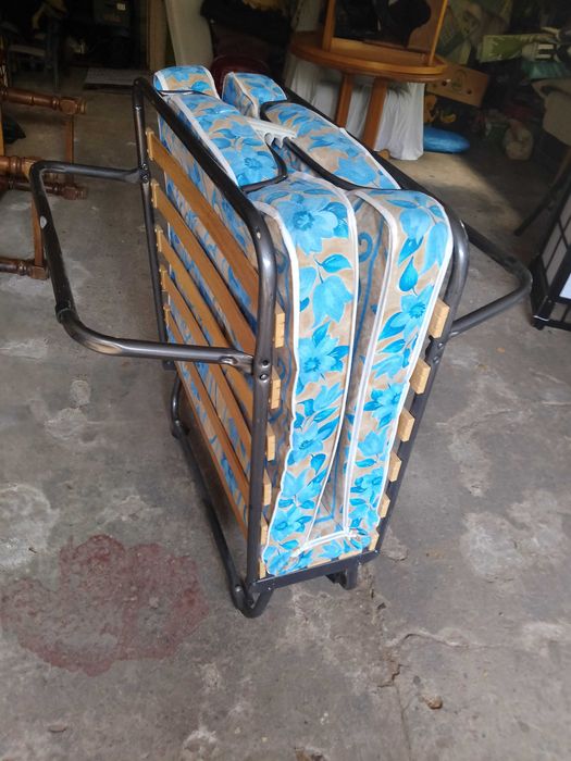 łóżko turystyczne , składane