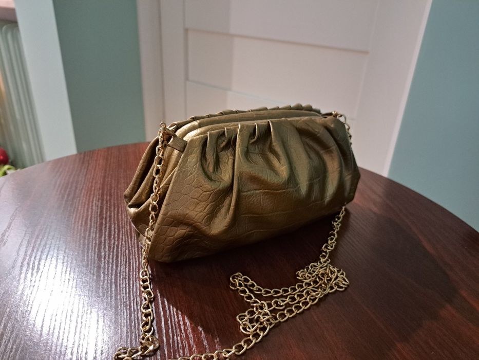 Torebka złota na łańcuszku