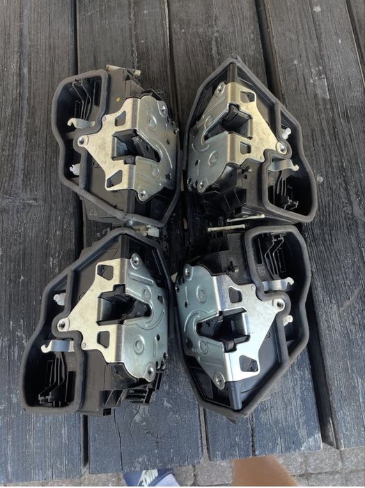 Замок дверей Volkswagen