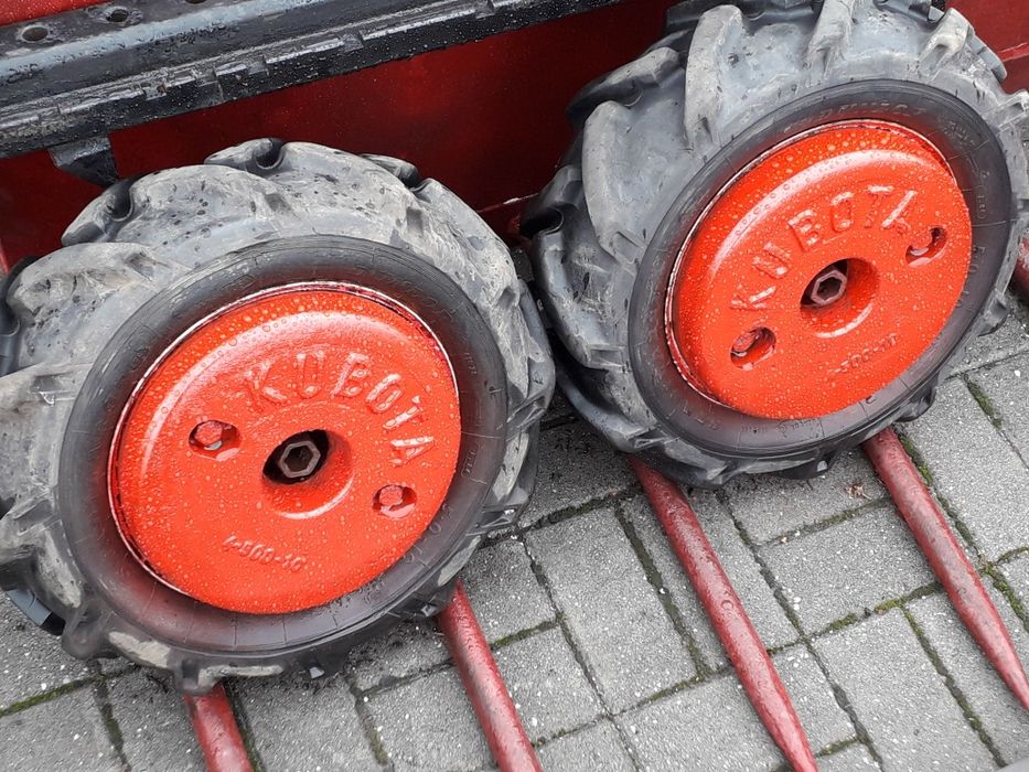 Rodas com pesos 30kg cada kubota e rodas em ferro com 50cm e 60cm para