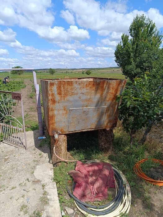 Продам бак для полива 2куба