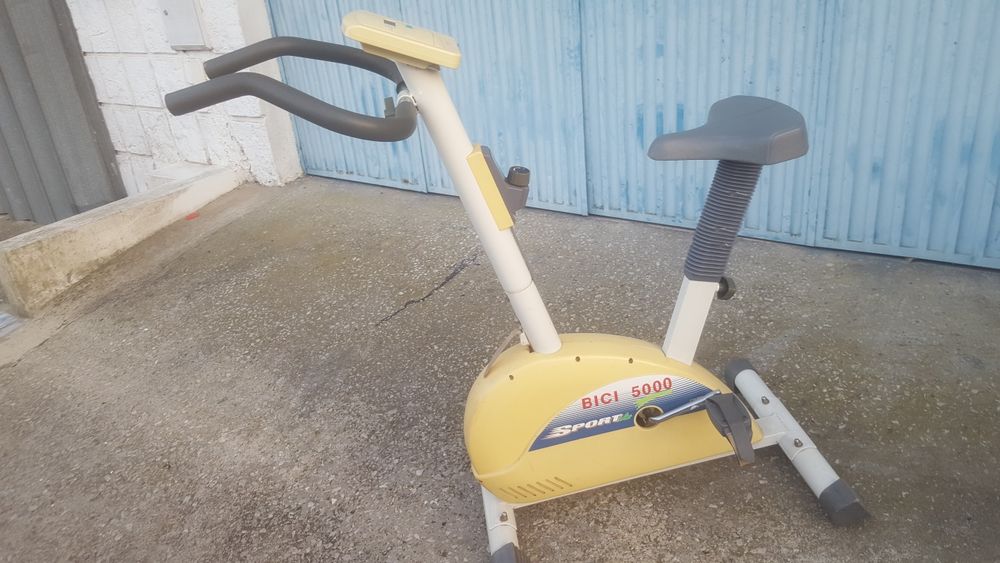 Bicicleta  estática para ginástica
