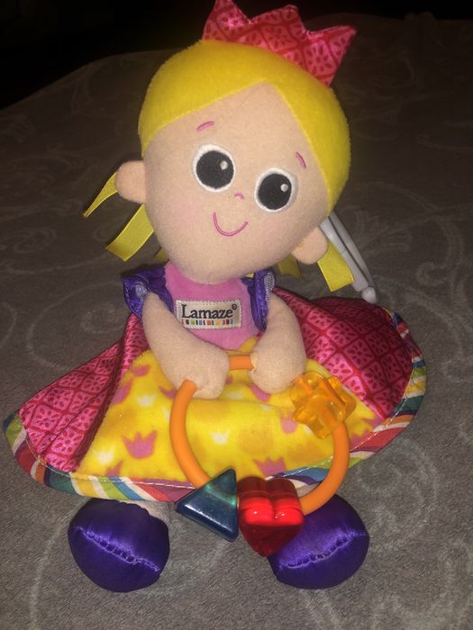 Мʼяка іграшка-підвіска лялька Lamaze