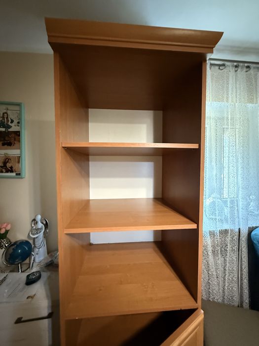 Wysoka szafka bieliźniarka