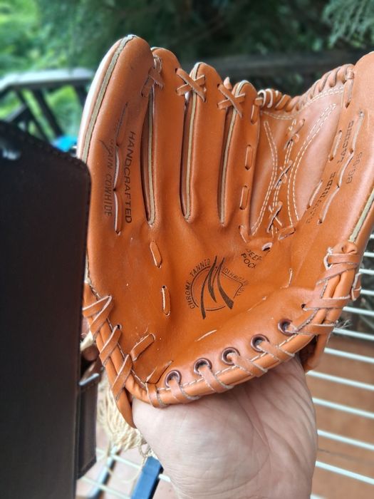 Prawa rękawica do baseballa