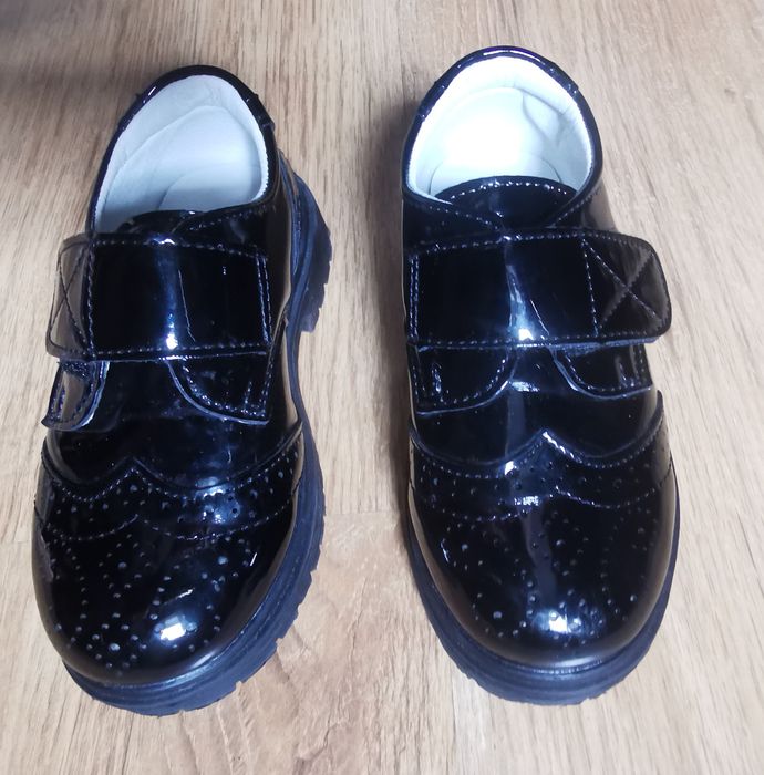 NOWE Buty lakierowane dla człopca czy dziewczynki, rozmiar 25
