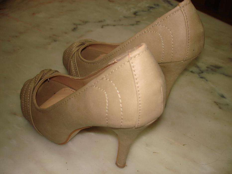 Sapatos abertos a muito bom preço