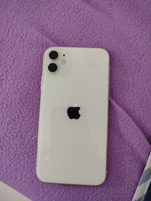 iPhone 11 - 128 Gb. Em perfeito estado de uso. Não tem marcas