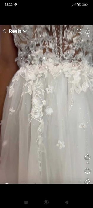 Suknia ślubna z rozporkiem