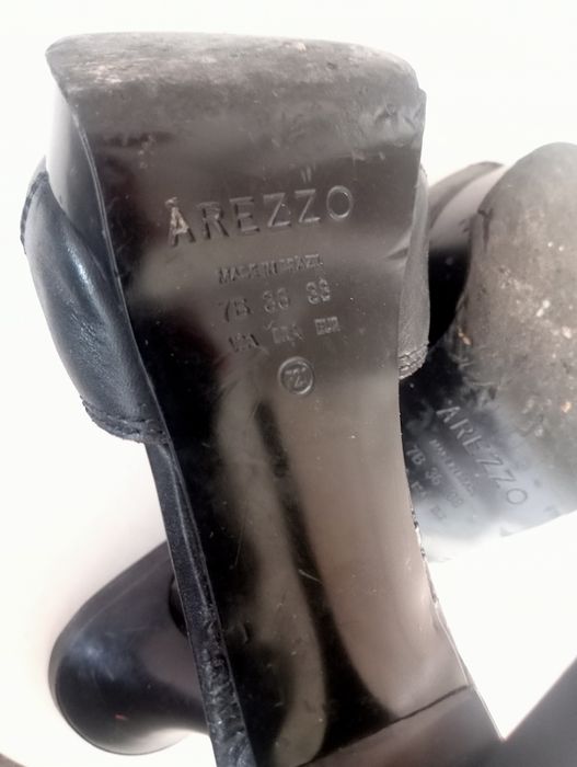 Sandálias Arezzo pretas pele genuína 37