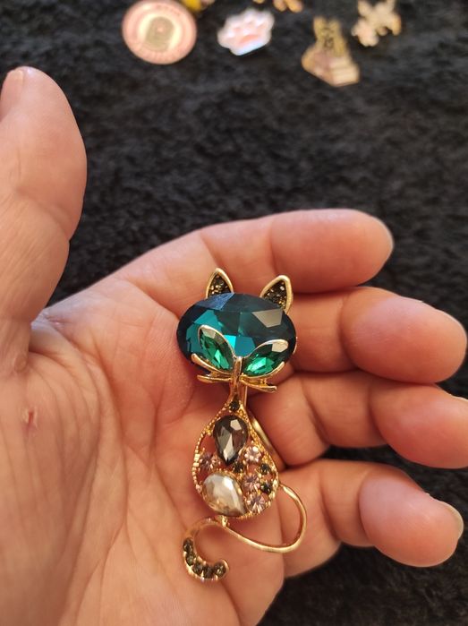 Broche  novo. de gato 6 cm