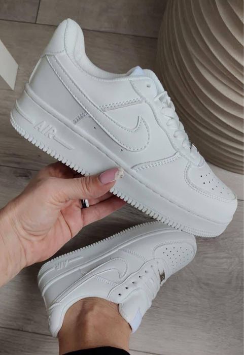 Buty damskie i męskie 36-44 nowe logowane w kartonie idelane na wiosen lato. Biale, czarne, białe z czarnym