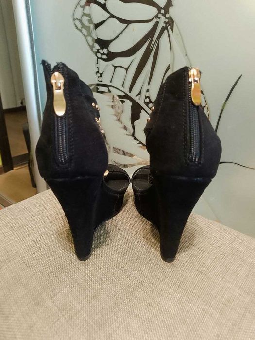 Коктельные босоножки.