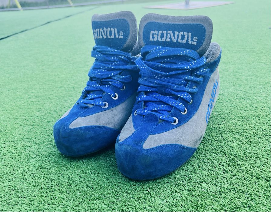 Botas de Hóquei em Patins Gonol em Camurça (Tam. 40,5) – 6 meses de uso