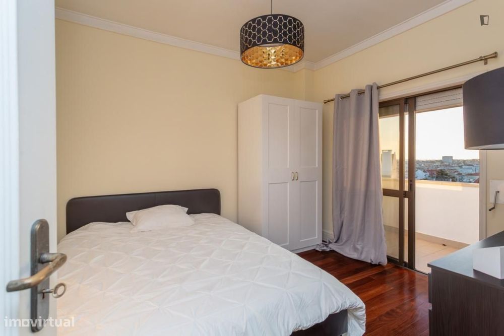Quarto - localizado em Roma-Areeiro Lisbon