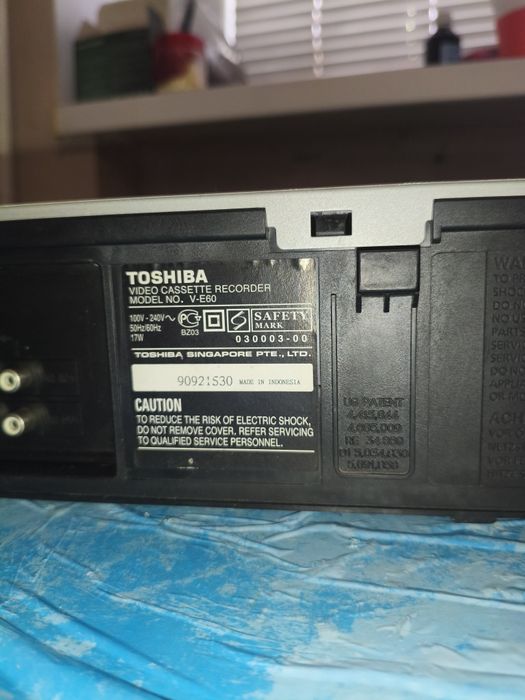 Відеомагнітофон  TOSHIBA