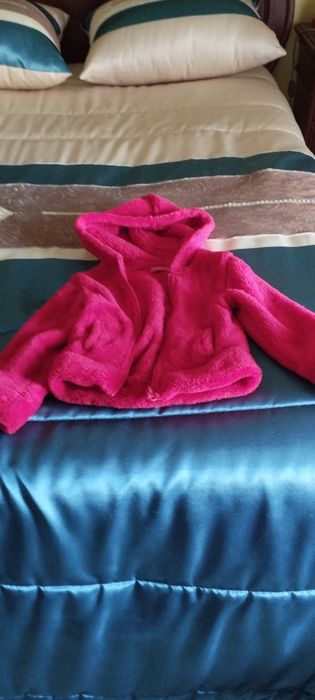 Vestido e casaco cam capuz