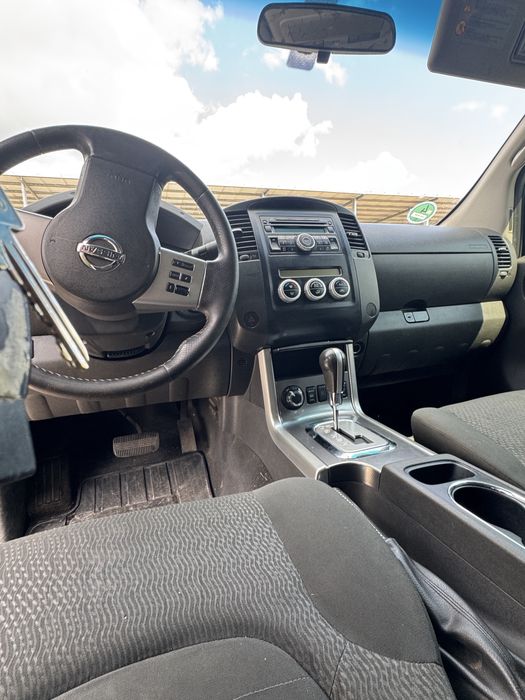 Sprzeam Nissan navara