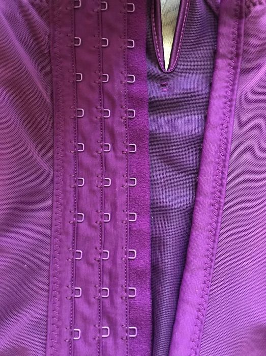 Елегантний корсет фіолетового кольору